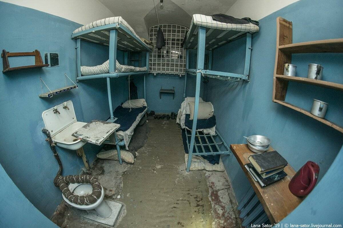 Разница в режимах: чем тюрьма отличается от колонии и других исправительных учреждений?