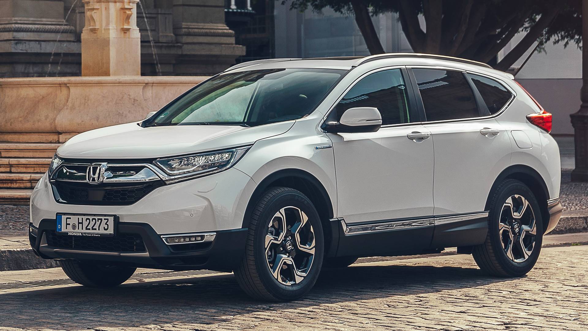 Honda CR-V или Mitsubishi Outlander: сравнение кроссоверов и что лучше