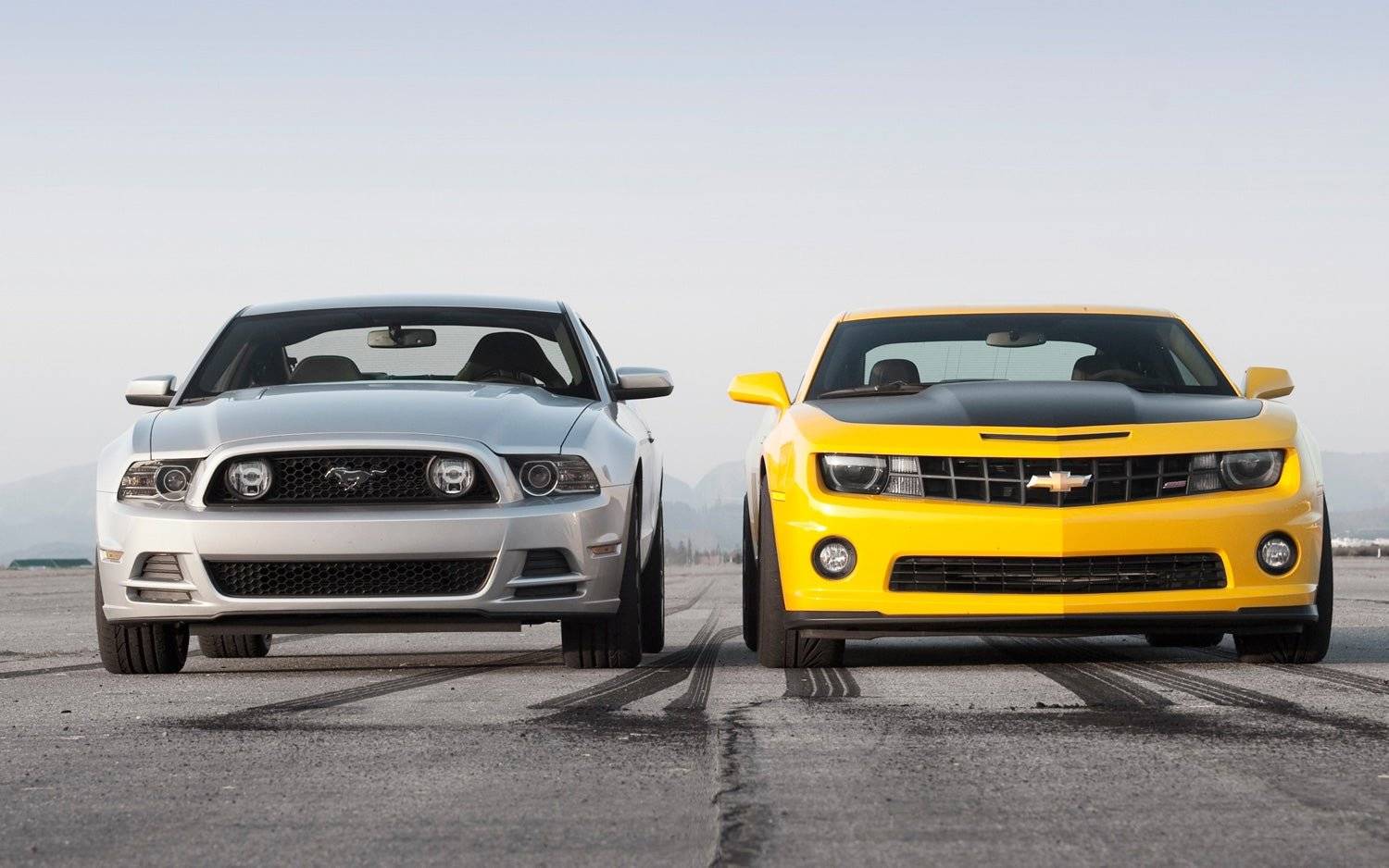 Какой автомобиль выбрать Ford Mustang или Chevrolet Camaro