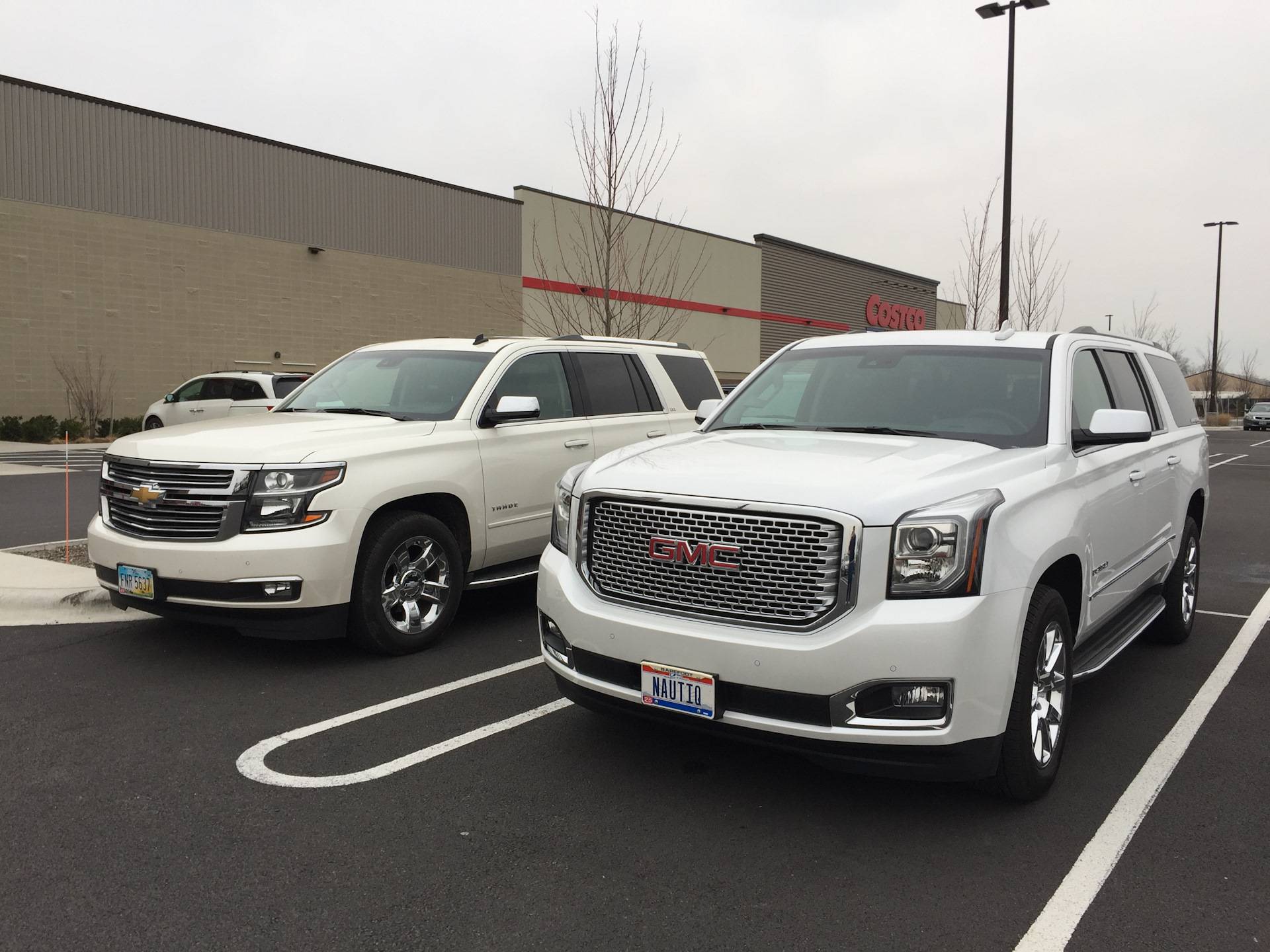 Какой автомобиль выбрать — cadillac escalade или chevrolet tahoe? отличия, преимущества и недостатки