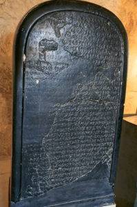 Моавитский камень из чёрного базальта