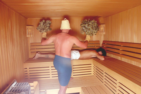 процесс парния в сауне