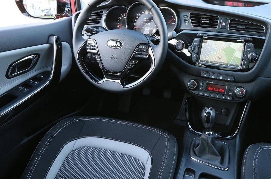 Какой автомобиль лучше: сравнение kia ceed и hyundai solaris