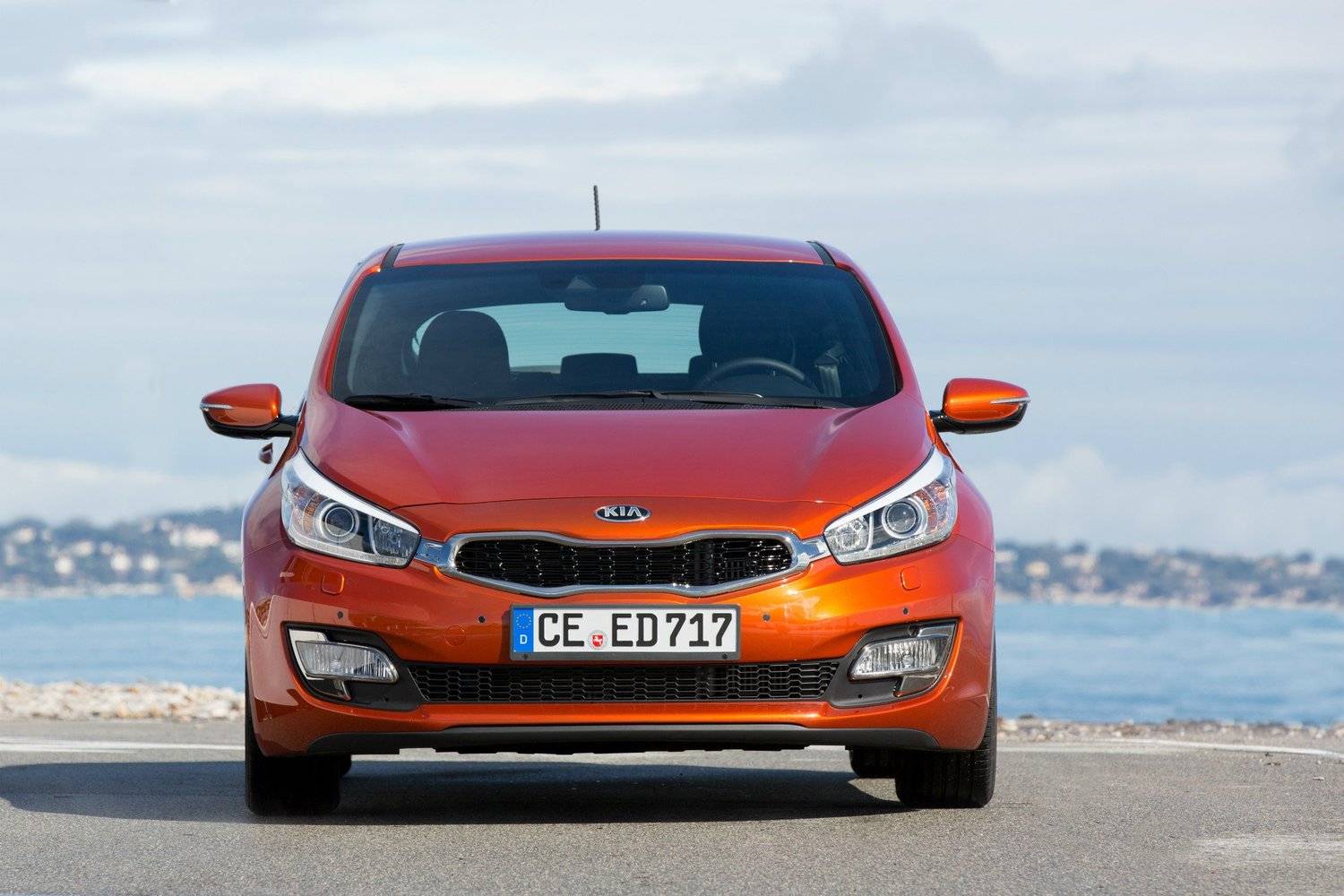 Что лучше: kia cee'd или kia rio?