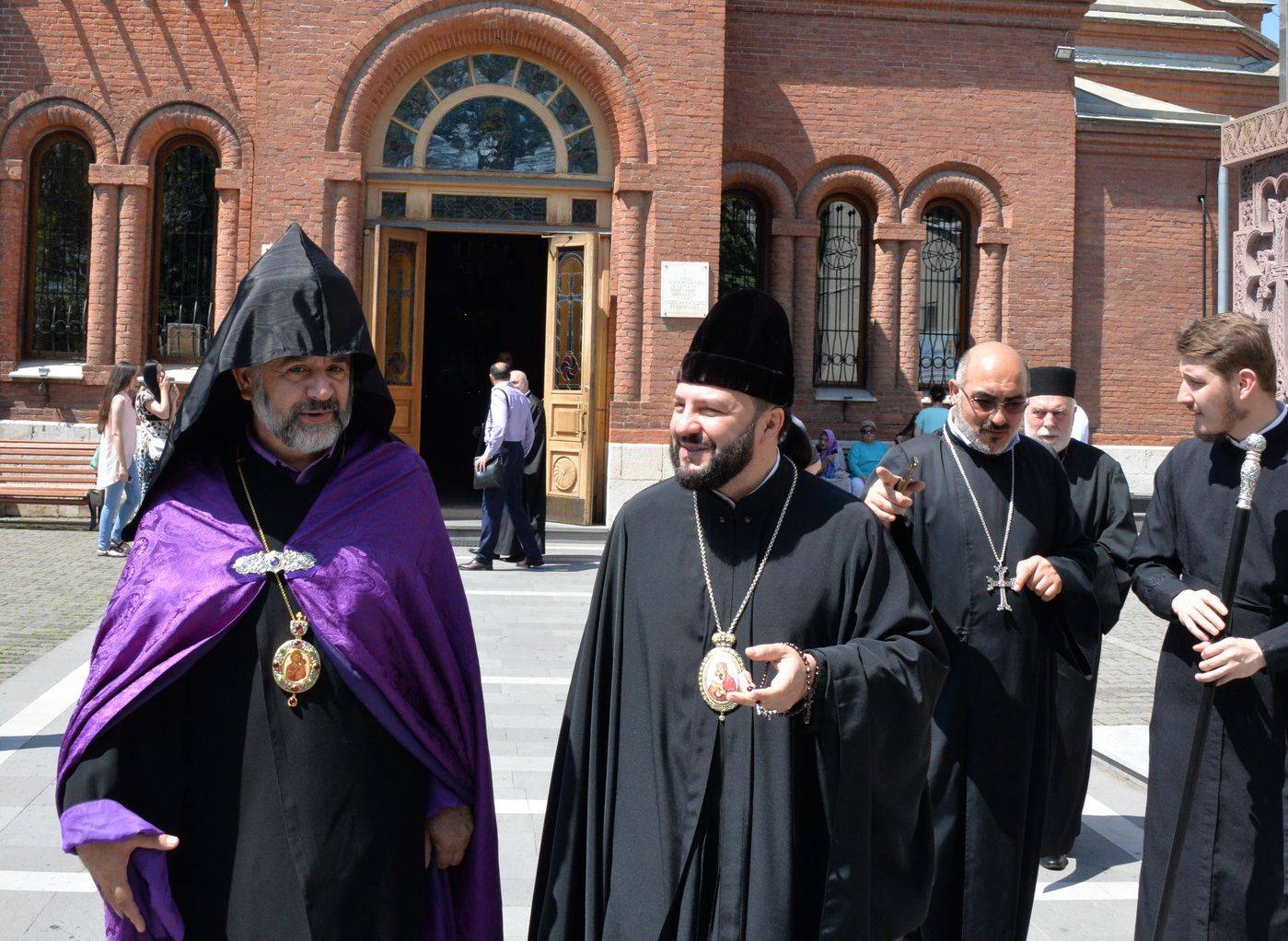 Чем отличается апостольский и православный верующих. армянская апостольская церковь: отличие от православной. основные аспекты