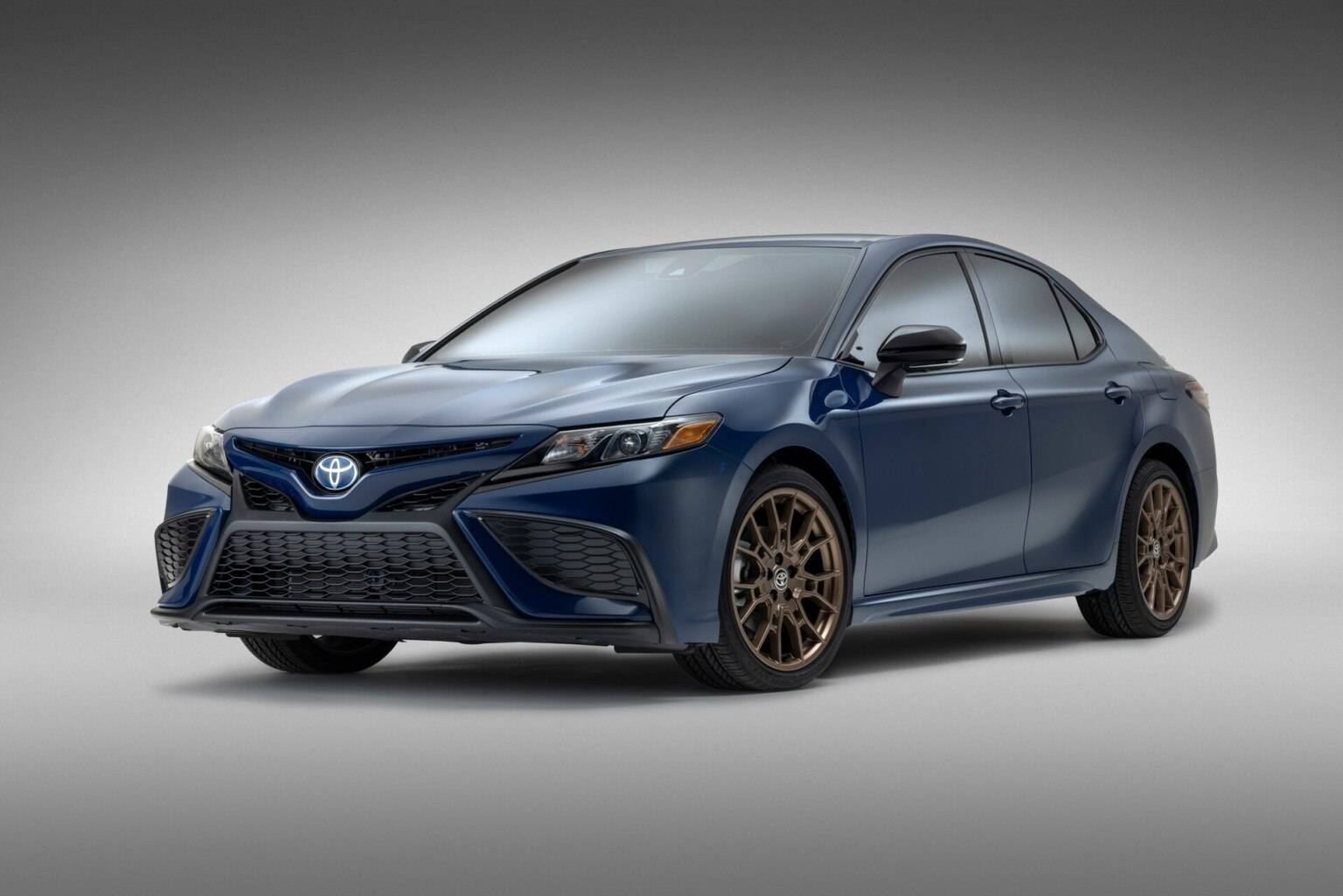 Toyota Camry или Hyundai Sonata: сравнение автомобилей и что лучше купить