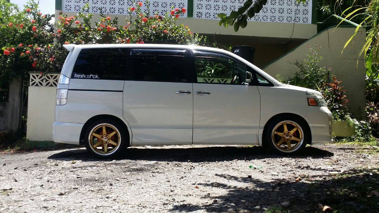 Toyota noah vs voxy: which one is better?
