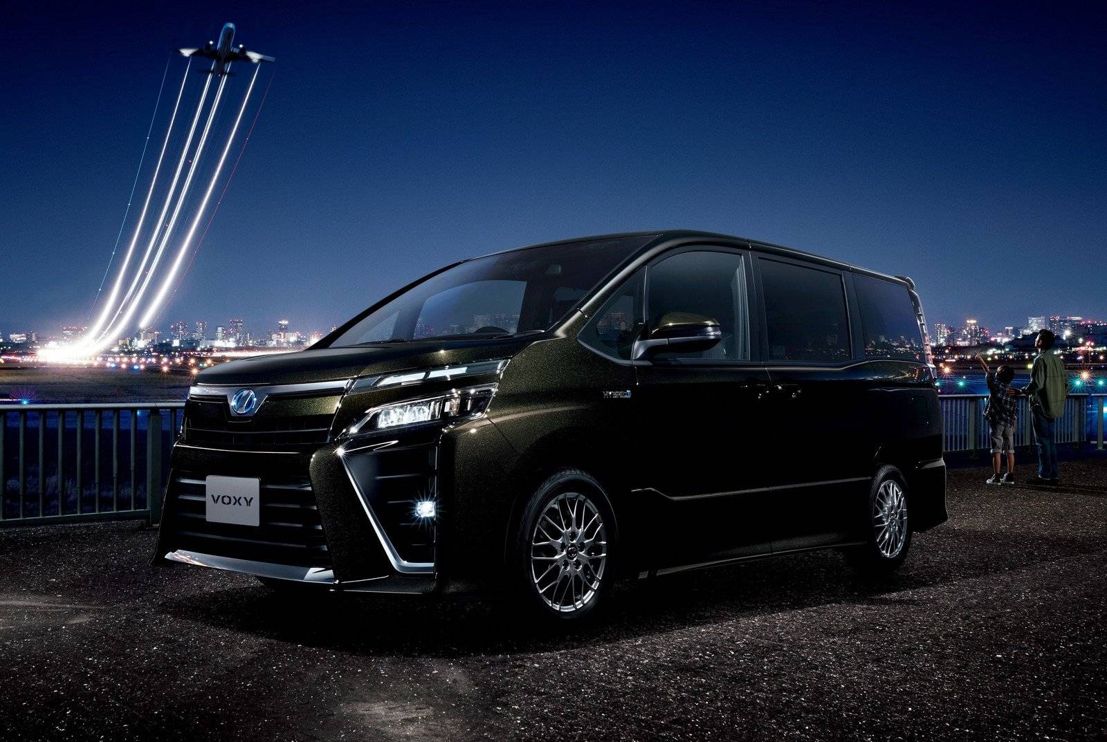 Toyota noah vs. toyota voxy: what’s the difference?