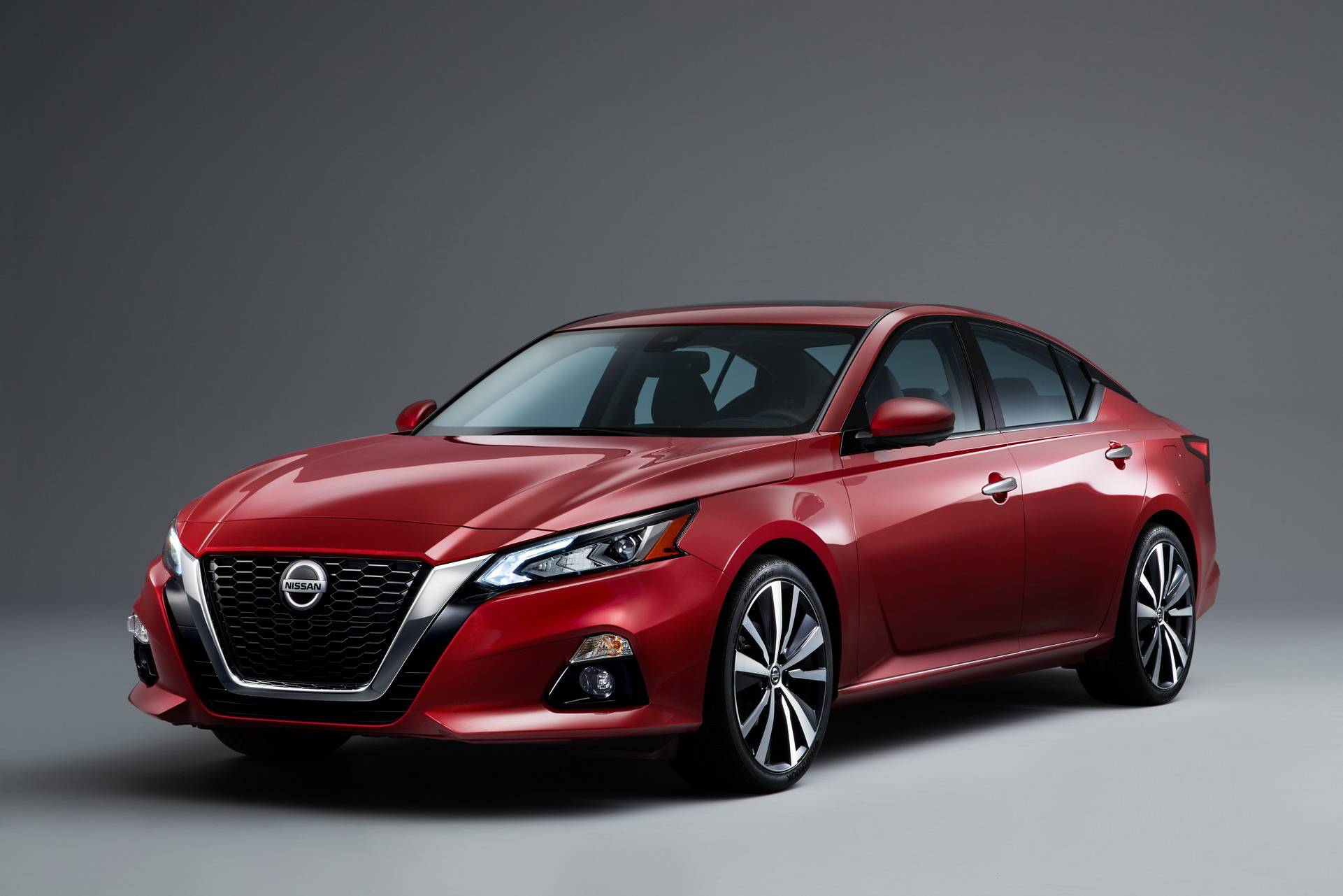 Toyota camry vs nissan teana: which one is better?