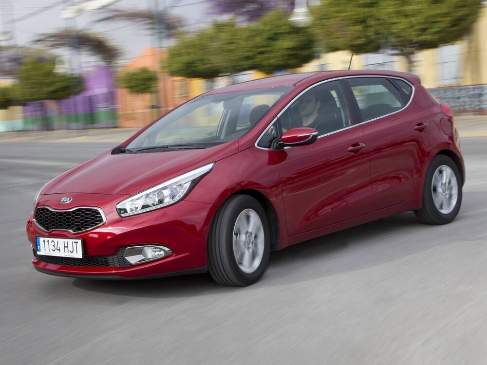 Сравнение kia ceed и hyundai elantra - кому отдать предпочтение при выборе нового автомобиля? - stellarsyncs.ru