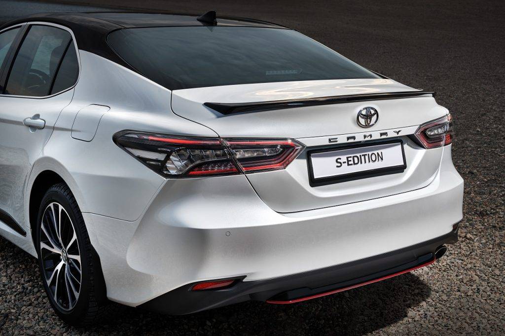 Что выбрать: hyundai sonata или toyota camry?